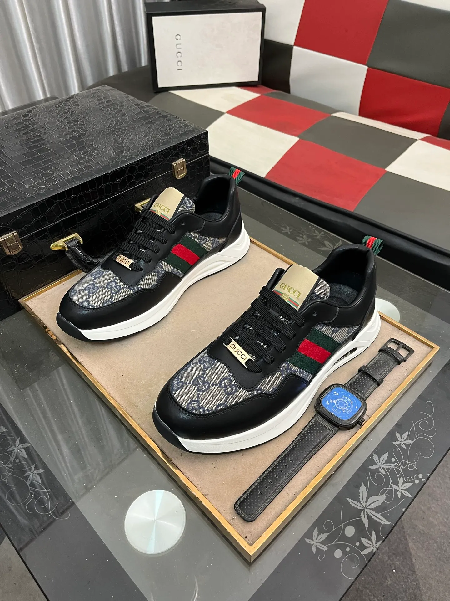 Men's shoes💰420⌚️⌚️[GUCCI] Gucci men's casual shoes are absolutely popular🔥The ultimate matching item for trendy men! The charm of super texture is unstoppable. This is the main recommendation. The upper is made of high-quality cowhide, with pig lining feet and wear-resistant rubber sole. It is noble and elegant! Extremely comfortable🎁🎁You can be as handsome as you want💪 Size 38-44! 2️⃣colors available